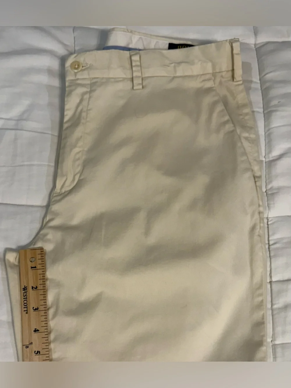 Ralph Lauren Men's Classic Fit Stretch Chino Shorts in Cream Color. Size 34